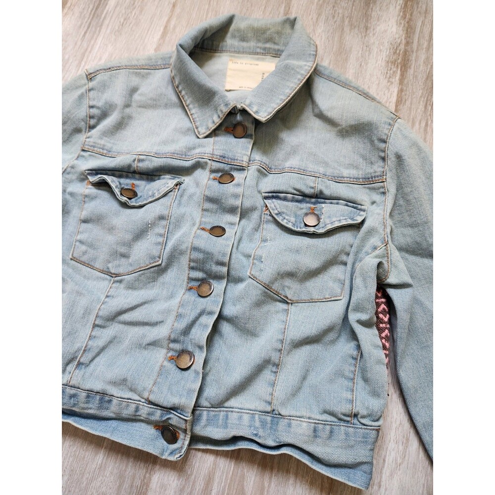 Life in Progress Cropped Denim Jacket Womens Medium Light Wash Boho Aztec GUC - Picture 3 of 11